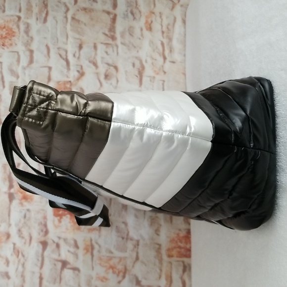 ❣️HP❣️ New Think Royln Wingman Quilted Colorblock Tote - Picture 6 of 12